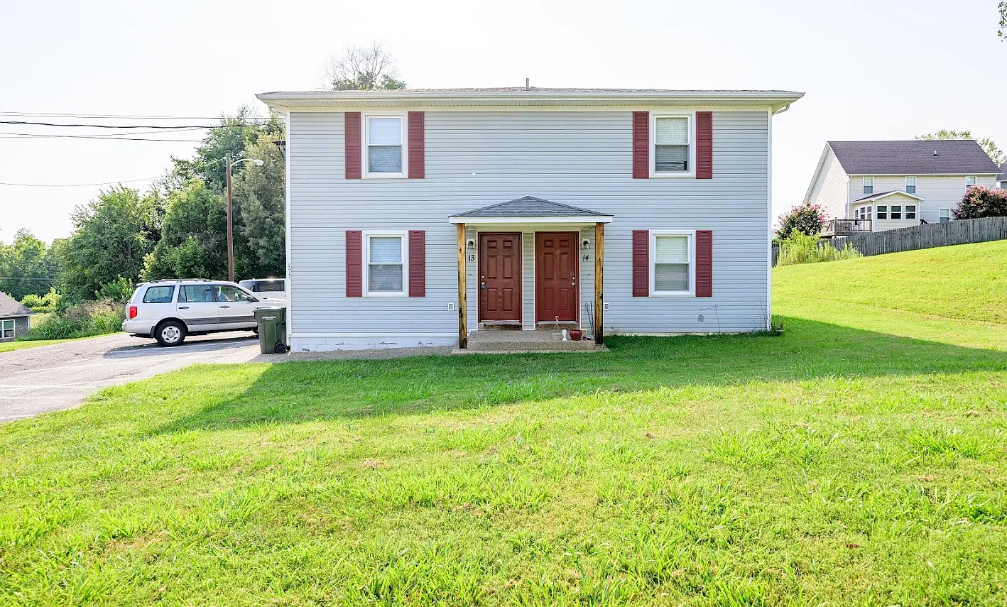 2 bed, 1.5 bath, 900 sqft, $925 — Photo 1
