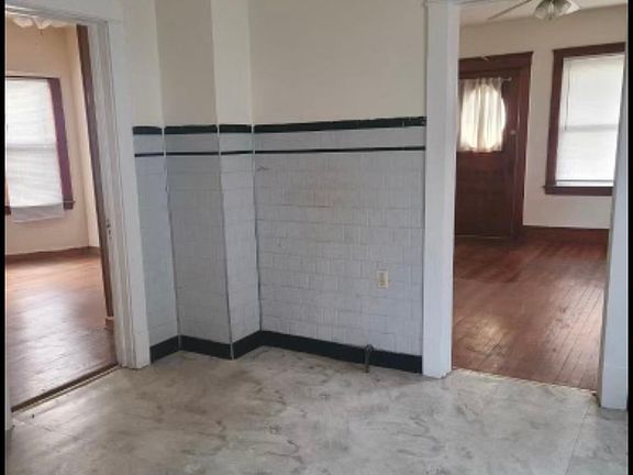 4th image of 10001 Stoughton Ave #1