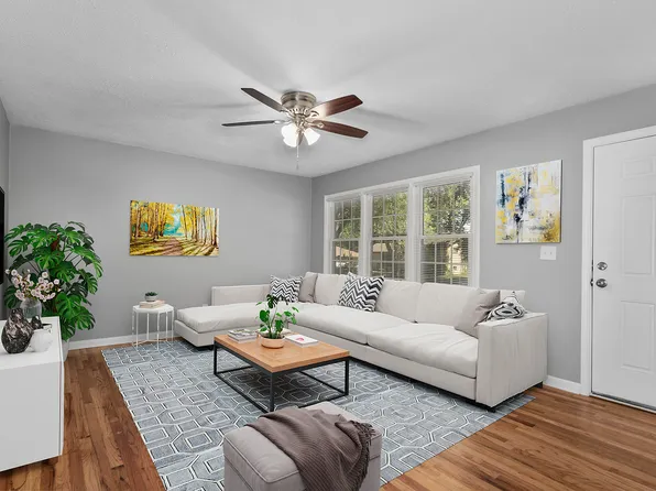 711 SW 7th St, Lees Summit, MO 64081