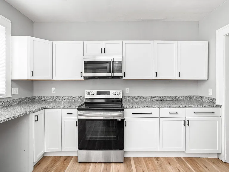 3247 N Park Ave — Photo 11