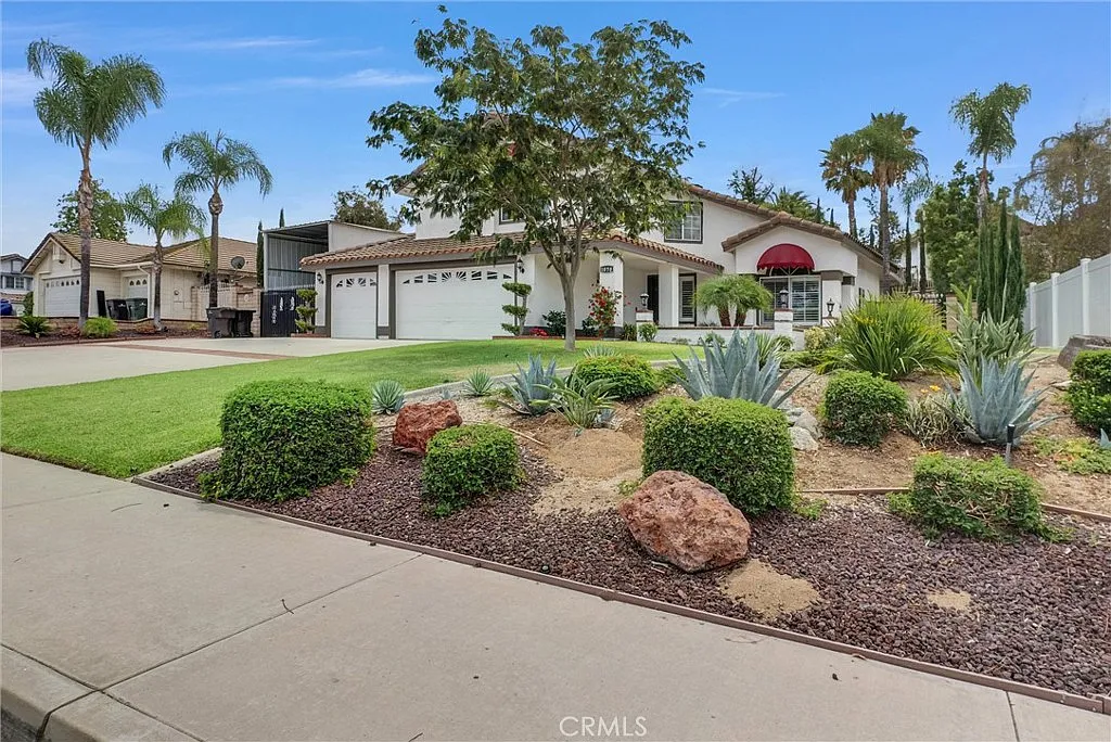 4 bed, 2.5 bath, 1901 sqft, $4,350 — Photo 1