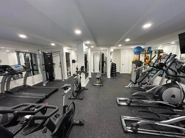 279 East 44th Street image 6 of 10