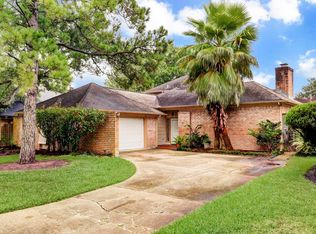 1842 Round Lake Dr, Houston, TX 77077