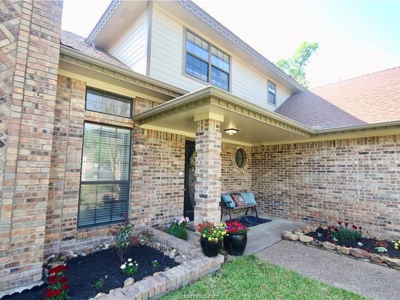 3rd image of 9218 Shadowcrest Dr