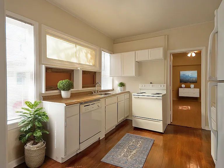 5405 Worth St — Photo 4