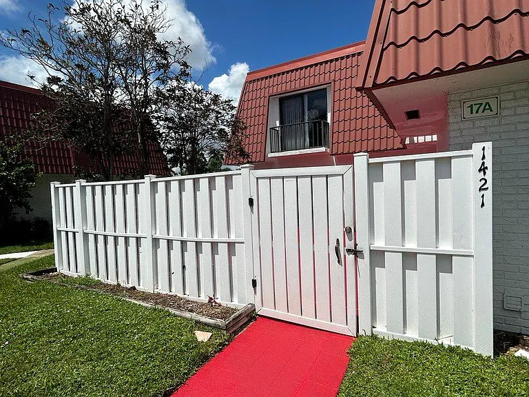 1426 Oxford Ln — Photo 28