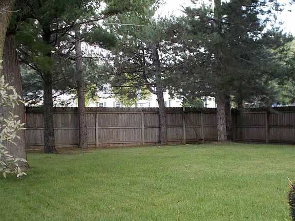 4th image of 1228 Meadow Lane Dr
