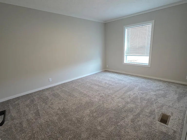 209 W Lake St — Photo 17