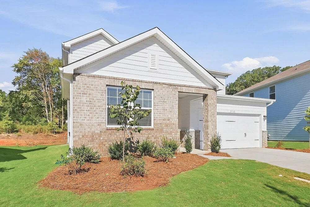 5 bed, 3.0 bath, 2570 sqft, $2,495 — Photo 4