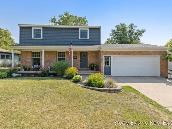 2212 Shawnee Dr SE, Grand Rapids, MI 49506