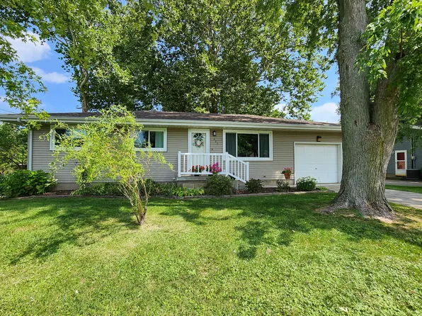 302 S Washington St, Hudson, IL 61748