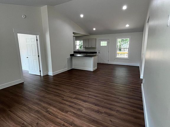 3rd image of 135 Peachtree Dr