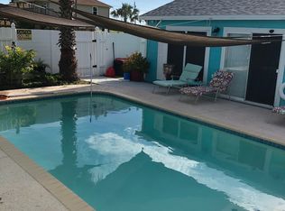 1431 S Magnolia St, Rockport, TX 78382