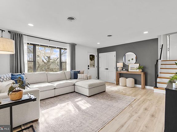 5th image of 1918 Lismore Ln