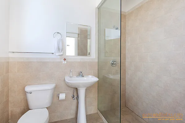 Rented by aptsandlofts.com | media 29