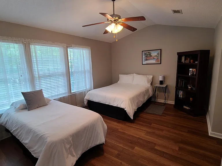 777 King George Blvd #52 — Photo 10