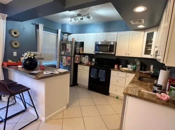 818 Sandtree Dr, Palm Beach Gardens, FL