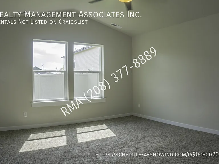 5040 N Elmstone Ave #AVE — Photo 4