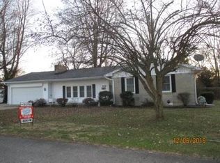 601 E Orlando Dr, Robinson, IL 62454