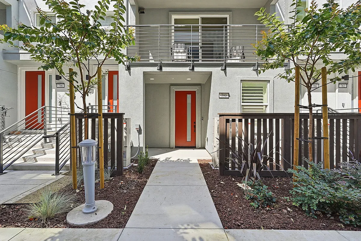 3 bed, 2.5 bath, 1536 sqft, $5,500 — Photo 1