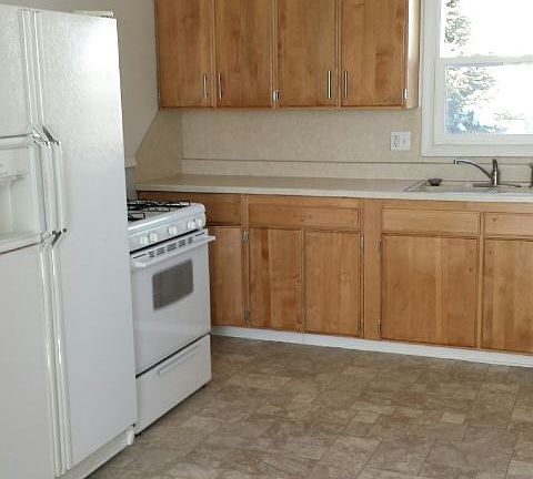 3rd image of 747 Burlington Ave