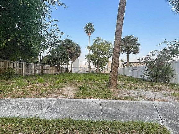 4th image of 2903 N 34th St