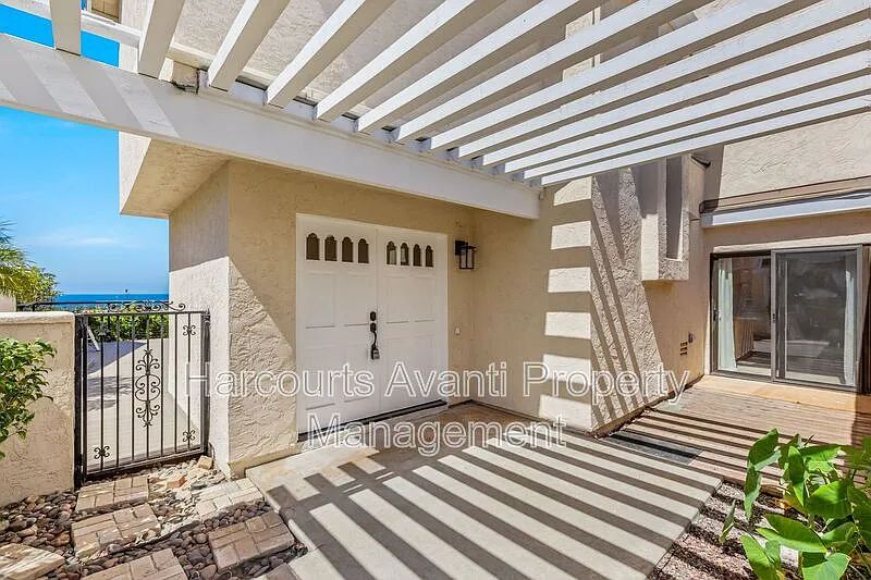 3 bed, 2.5 bath, 2262 sqft, $6,250 — Photo 3