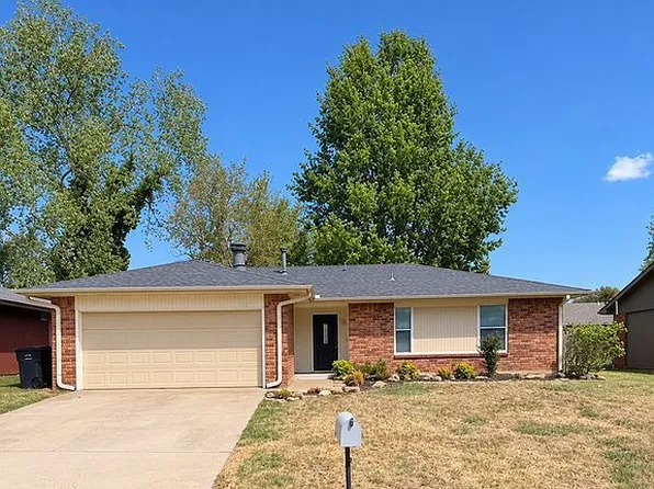 12317 Newgate Dr, Yukon, OK 73099