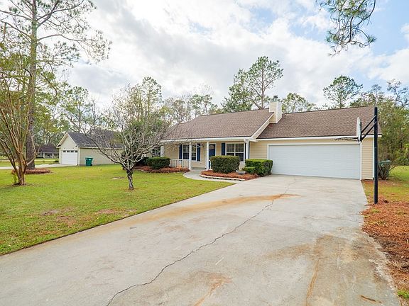 2nd image of 3811 Stratford Cir
