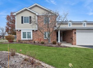 724 Maplewood Ct #34-B, Willowbrook, IL 60527