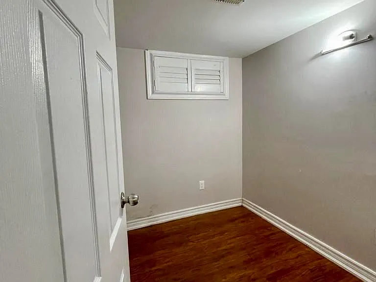 92 Hiscock Blvd #BASEMENT — Photo 4