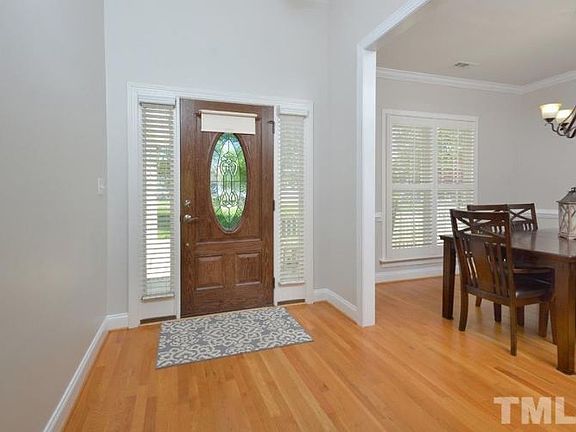 5th image of 60 Glen Oaks Dr