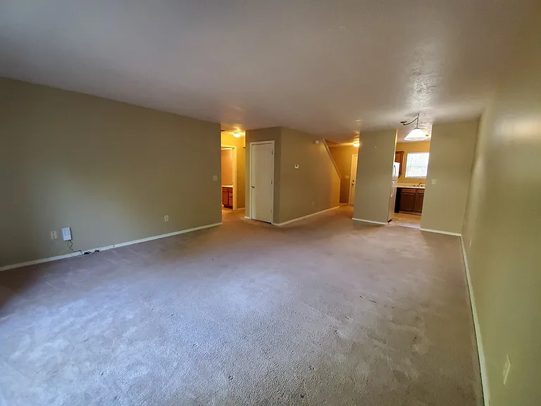 149 E Willow Ct — Photo 12