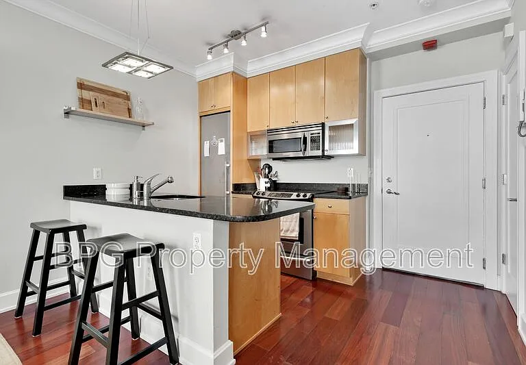 1121 24th St NW #204 — Photo 7
