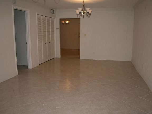 4th image of 1465 NE 123rd St APT 303