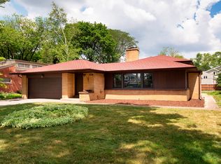 1104 W Lincoln St, Mount Prospect, IL 60056