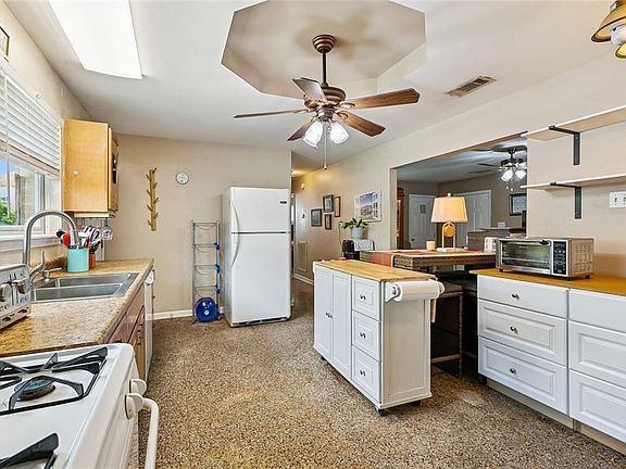 5th image of 2901 Lyndell Dr