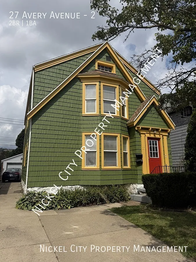 27 Avery Avenue Upper — Photo 1