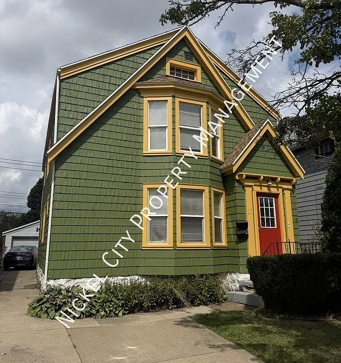 27 Avery Ave #2
