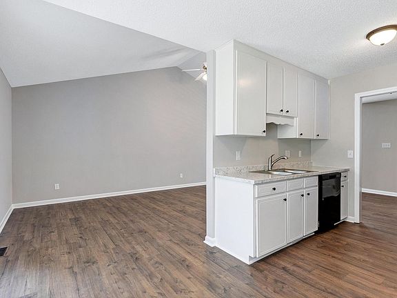 3rd image of 118 McKenzie Cir