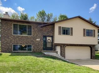 1795 Embassy West Dr, Dubuque, IA 52002