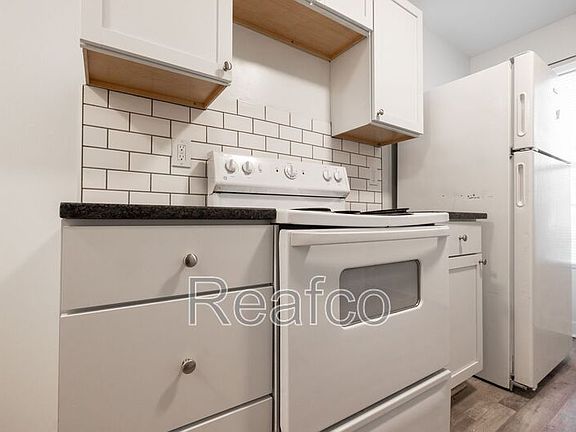 4th image of 341 1/2 E Markison Ave