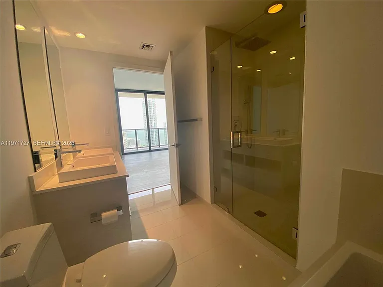 45 SW 9th St #3703 — Photo 31