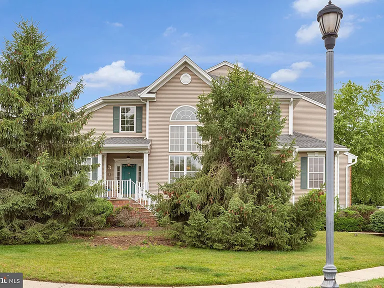 16 Cardiff Ct — Photo 4