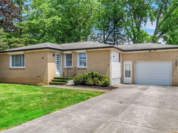 141 Minden Dr, Orchard Park, NY 14127