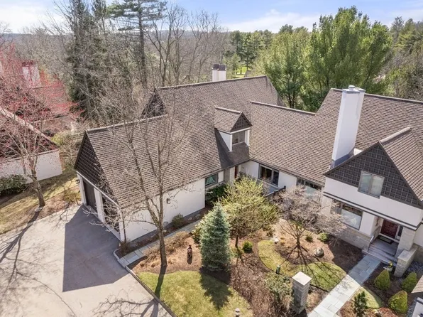 233 Nahanton St Unit 233, Newton Center, MA 02459