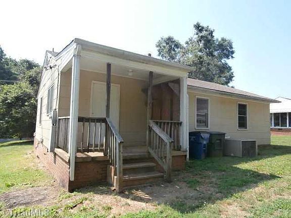 3rd image of 910 Whitsett Ave