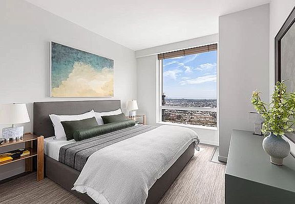 3rd image of 1 City Poin APT 61F