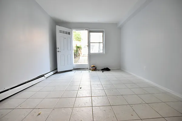 Rented by Dakis Group LLC | media 25