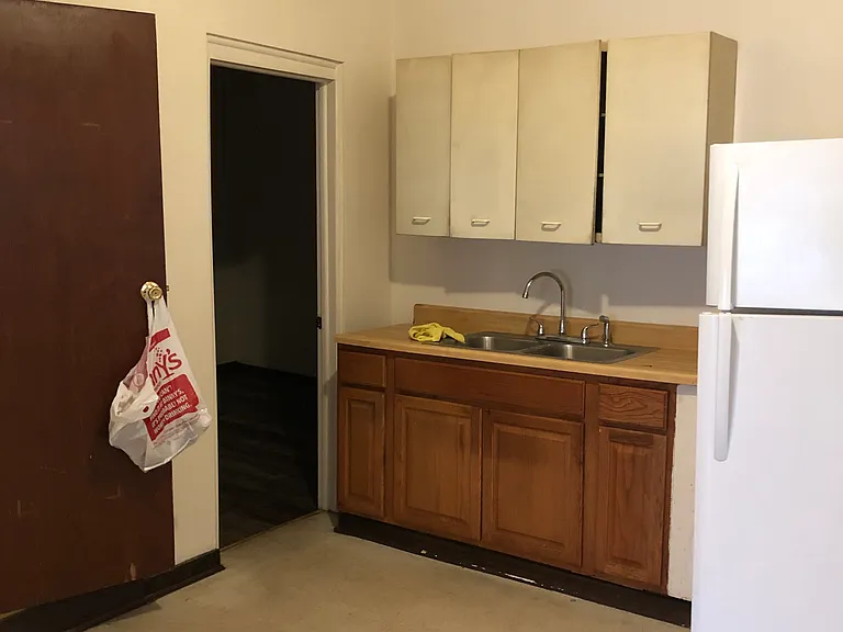 W 38th Pl — Photo 6